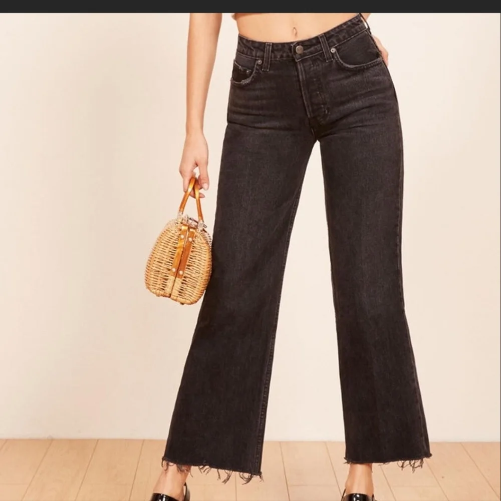 REFORMATION Fawcett Jeans - Monterey Wash 26" - Picture 3 of 14